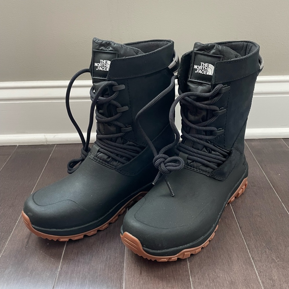 BRAND NEW yukiona mid boots
